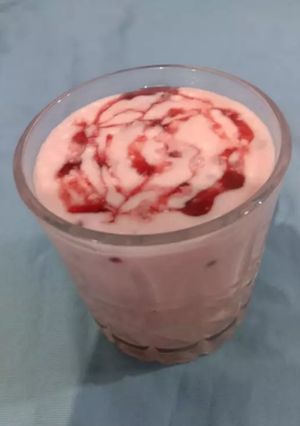 ક્રંચી રોઝ લસ્સી રેસીપી મુખ્ય ફોટો