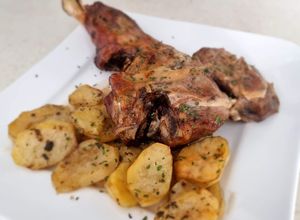 Una foto de Pierna de lechazo al horno (Nota 10)