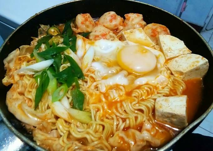 Standar Resep gampang bikin Ramyeon dari indomie  menggugah selera