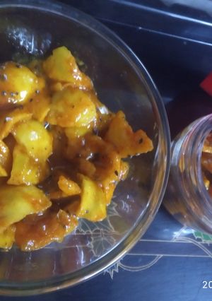 A picture of Instant nimbu ka khatta achaar.