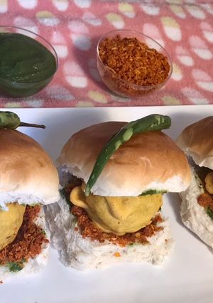 A picture of Vada pav.