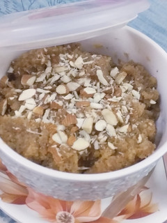सूजी हलवा (suji halwa recipe in hindi) रेसिपी मुख्य फोटो