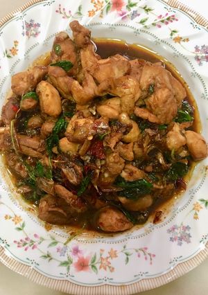 รูปของ “ผัดกะเพราไก่ชิ้น”