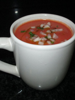 Una foto de Gazpacho de fresas con tomates