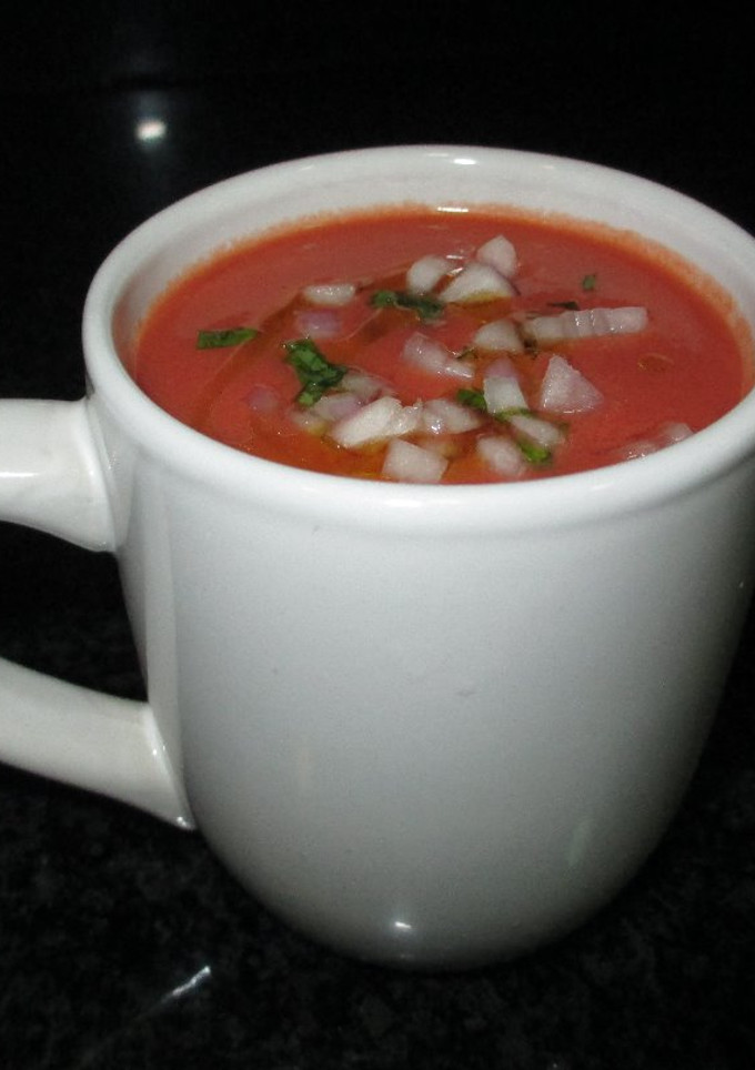 Una foto de Gazpacho de fresas con tomates