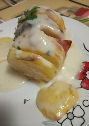 Una foto de Papá con salsa blanca