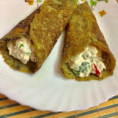 A picture of Stuffed moong dal cheela.