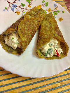 A picture of Stuffed moong dal cheela.