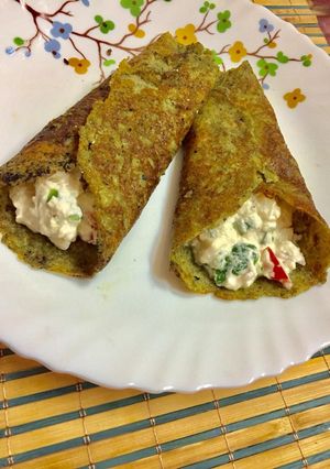 A picture of Stuffed moong dal cheela.