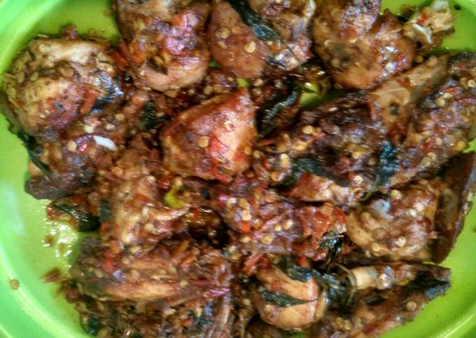 Ayam goreng sambal trasi pedas