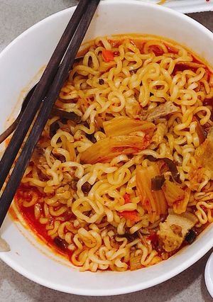 Hình của món Mì kim chi thịt heo hàn quốc.