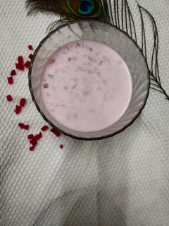 રોઝ ફ્લેવર દૂધ પૌવા (Rose Flavour Doodh Pauva Recipe In Gujarati) રેસીપી મુખ્ય ફોટો