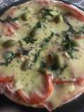 Pizza con tomate y albahaca 🌿