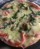 Pizza con tomate y albahaca 🌿