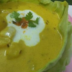 A picture of Cumin potato in cabbage bowl.