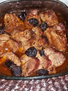 Una foto de Redondo de ternera con salsa de ciruelas