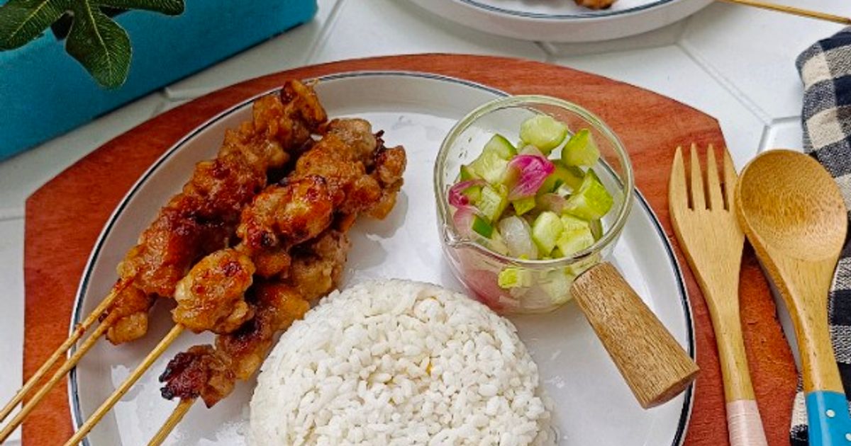 Sate Ayam Rempah & Acar timun bawang