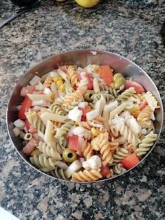 Una foto de Ensalada de pasta tricolor