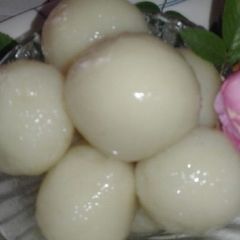A picture of Semolina Rasgulla.
