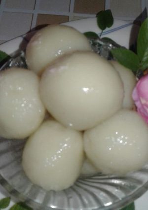 A picture of Semolina Rasgulla.