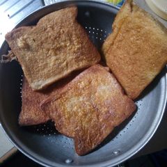 A picture of Bread in egg.