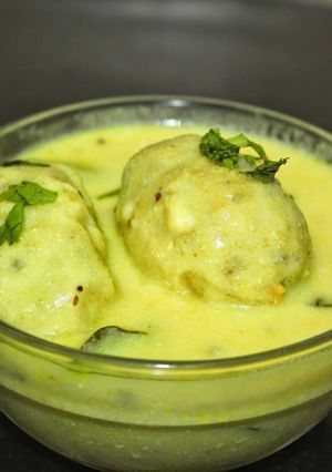 A picture of Kadhi Gole (Marathi Style).