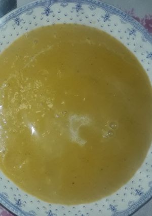 Una foto de Sopa cremosa de calabaza y leche de almendras