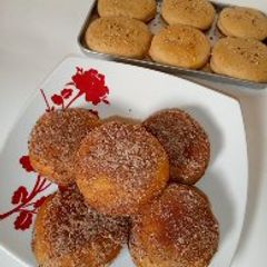A picture of Wheat buns.