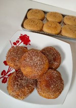 A picture of Wheat buns.
