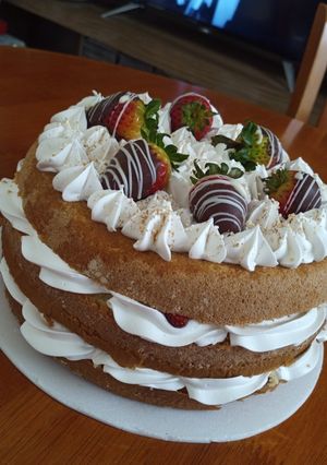 Una foto de Sponge Cake de Fresas 🍓🍰😋
