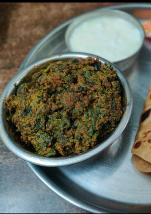 A picture of Spinach and chickpea flour dry curry (Palak besan sabji).