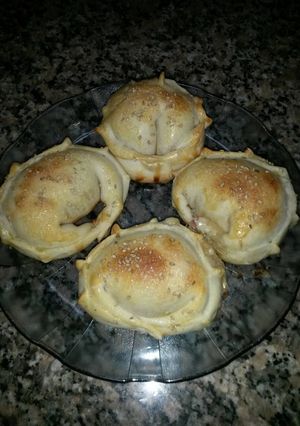 Una foto de Empanadas de roquefort, jamón y queso