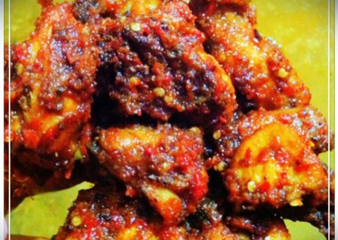 Bagaimana mengolah Ayam bumbu rujak yang Lezat