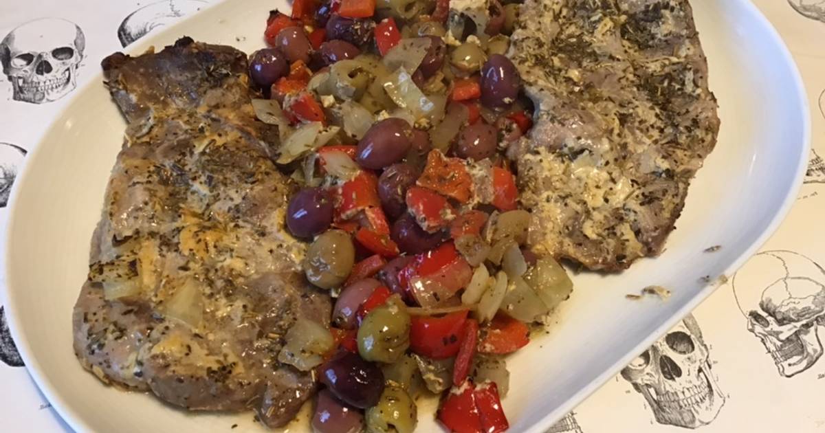 Côtes de porc à la moutarde,herbes de Provence,oignon, poivron rouge et olives marinées de Mila