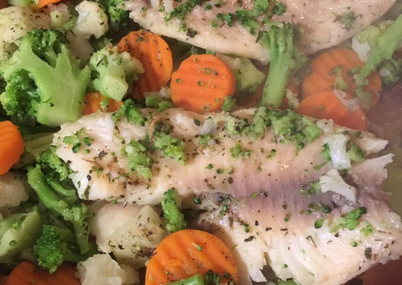 Filete de pescado con verduras al vapor