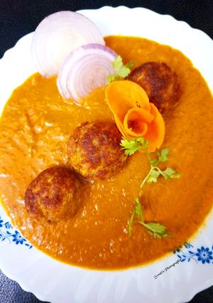 A picture of Non-Fried Soya Kofta Curry.