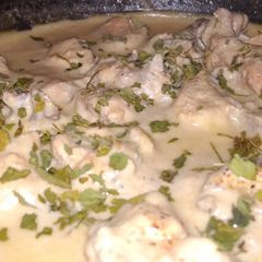 A picture of Chicken in white gravy.