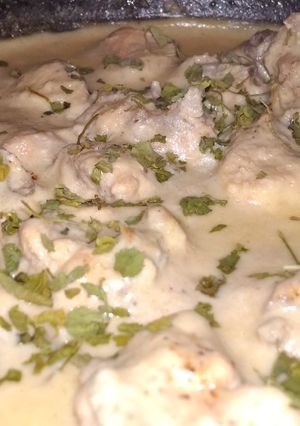 A picture of Chicken in white gravy.