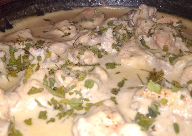 Chicken in white gravy