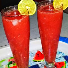 A picture of Watermelon Iced tea.