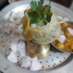 A picture of Street style Ragda pani puri.