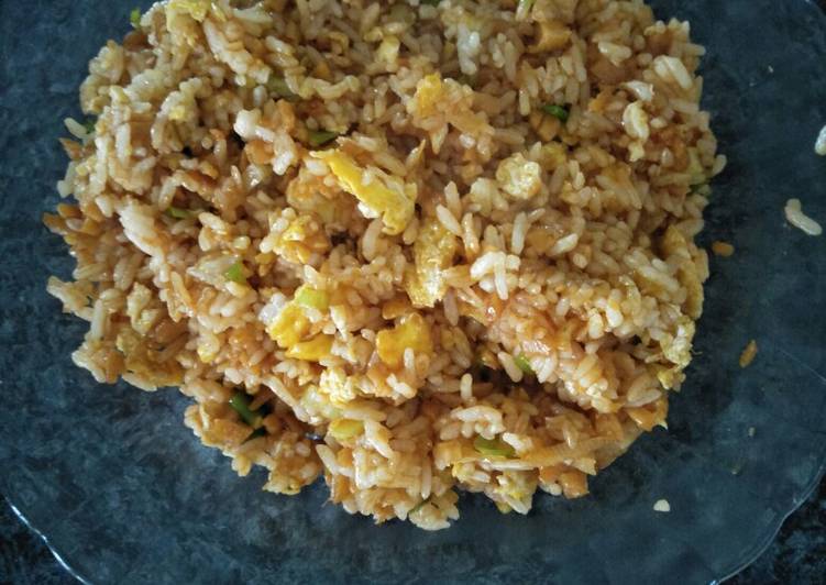 Bagaimana Membuat Nasi goreng saus tomat simple, Sempurna