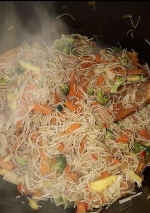 Una foto de Fideos de arroz al wok