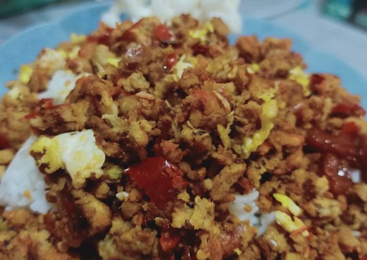Langkah Mudah untuk Menyiapkan Nasi goreng oncom telor orak arik Anti Gagal