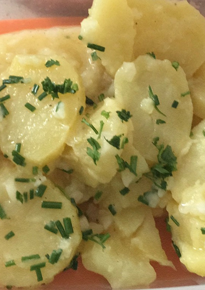 Una foto de Ensalada de patatas al estilo alemán