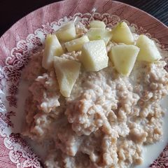 A picture of Oat and Apple meal.