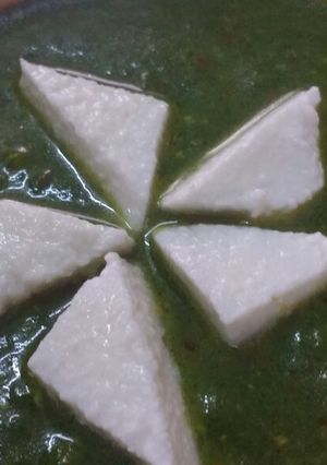 A picture of Cottage cheese in spinach gravy.