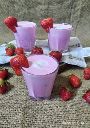 A picture of Strawberry milkshake.