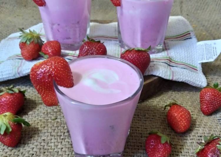 Steps to Prepare Award-winning Strawberry milkshake