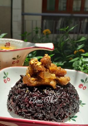 Hình của món Cơm gạo lứt thịt rang mắm ruốc.